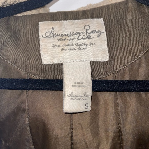 Olive green winter jacket with faux fur hood - Picture 3 of 3